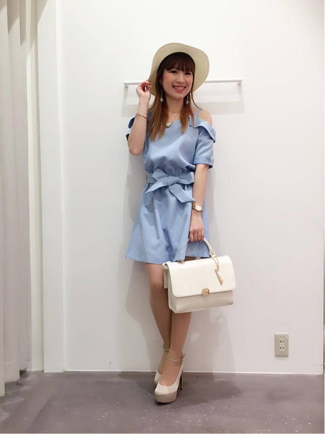 ♡New♡衿付オフショルワンピース♡明日の告知♡まみたす