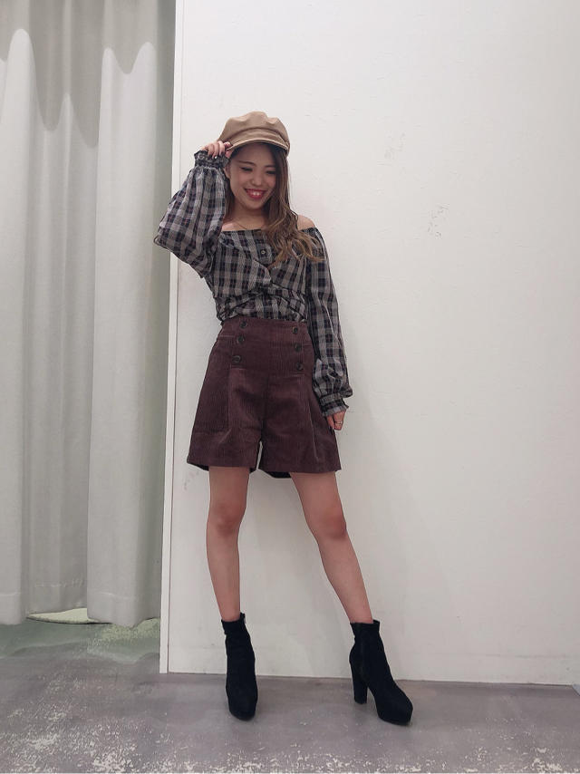 今の季節にちょうどよいコーディネート❤️❤️後ろ姿も可愛く(*´꒳`*)♡りさ