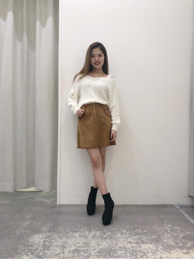 大人気‼️❤️オフショルニット×ミニスカコーデ❤️