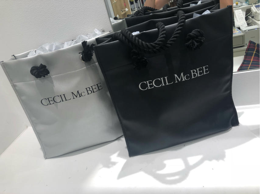 【秋色】CECIL McBEEロゴトートバック❤️❤️
