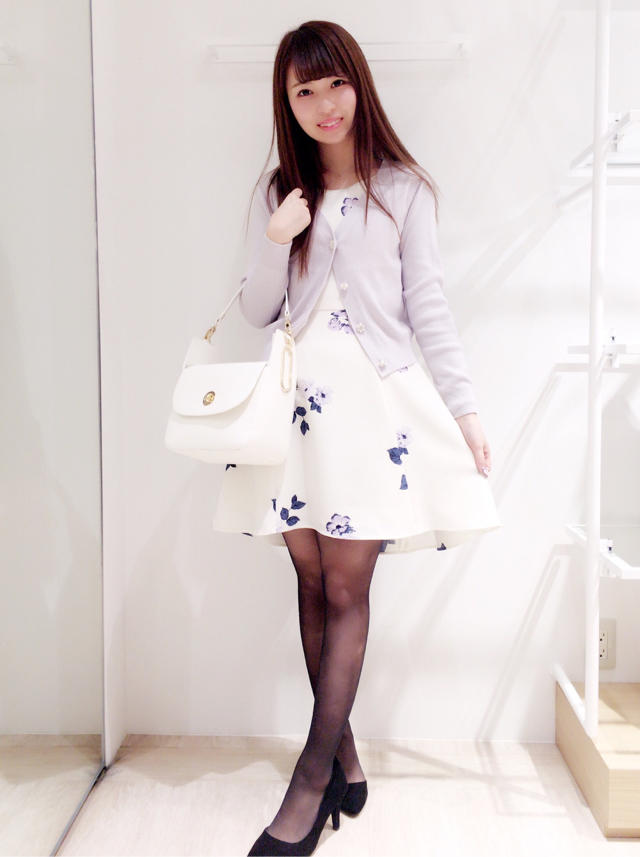 ビジューが華やかにみせてくれます♡RIHO