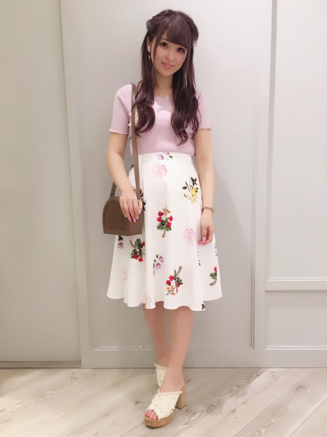 華やかさをプラスしてくれるスカート♡MAMI