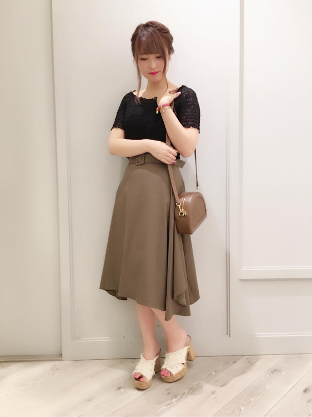 レースオフショルでキレイめに♡RIHO