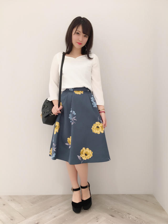 レースアップブラウスと再入荷！大人気スカートでキレイめコーデ♡RIHO