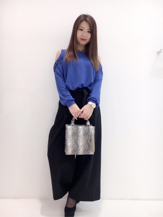 刺繍入り肩あきTOPS♡Ayana