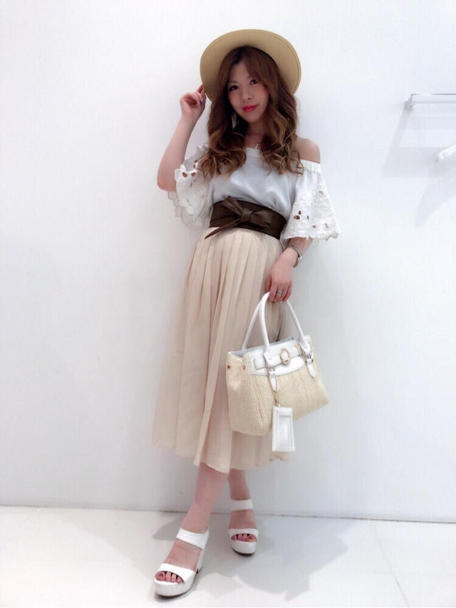 女子力高めのオフショルブラウス♡yuko