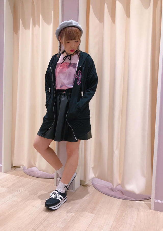 新宿店♡all blackに差し色をプラスしたカジュアルコーデ⋈*.。
