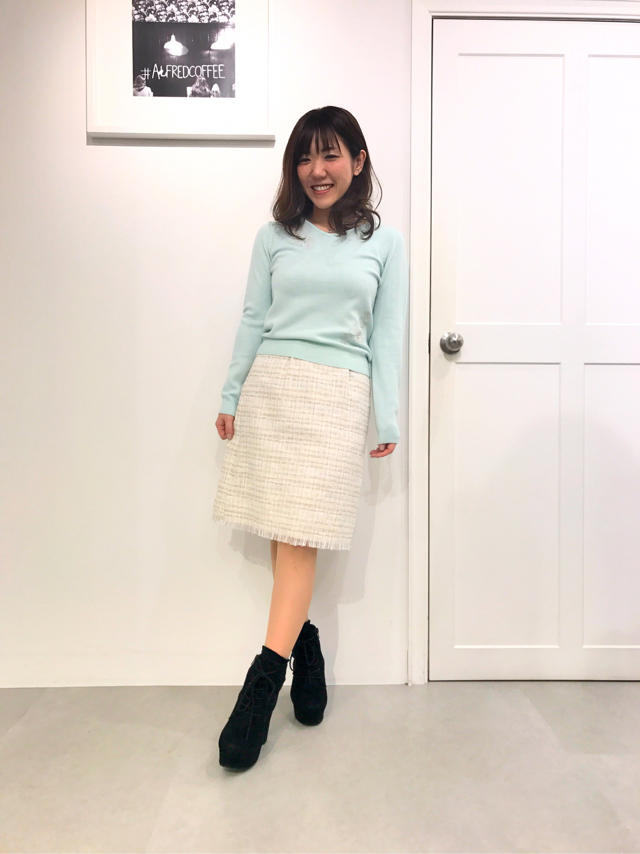 ヌケ感がポイント♡グラデ刺繍ニット