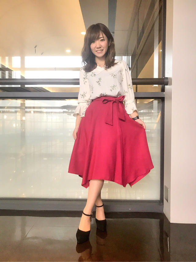 今から着れる！小花柄ブラウス