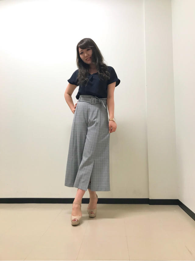 旬なバックコンシャスがアクセント♡