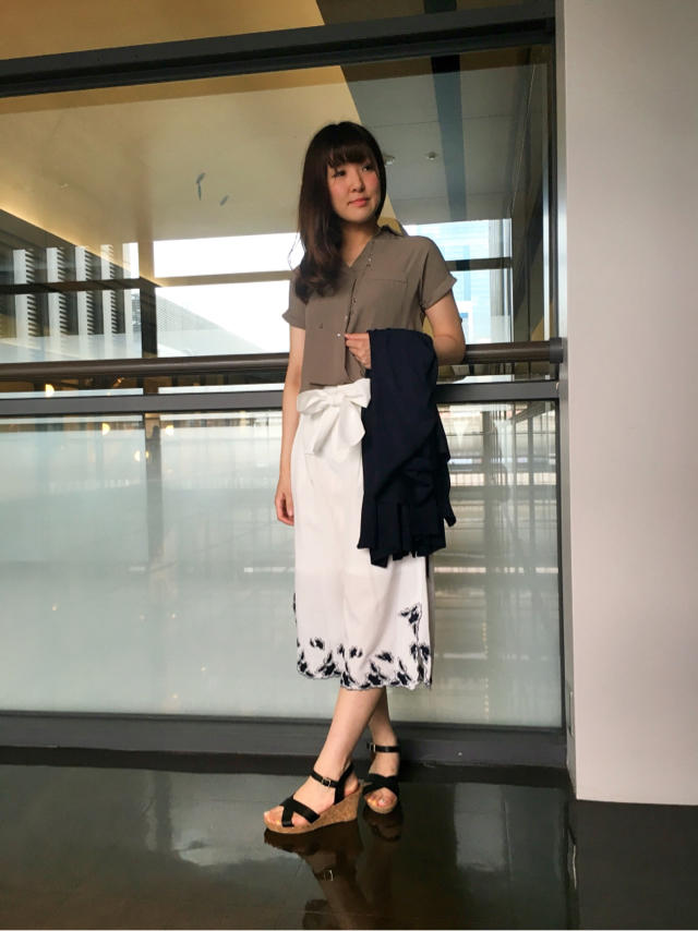 シャープなブラウスでかっちりと♪