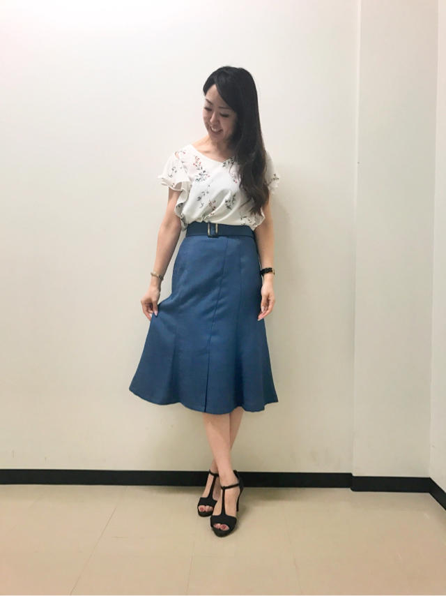 今年らしさと女っぽさの両方を演出♡2wayブラウス(^^)