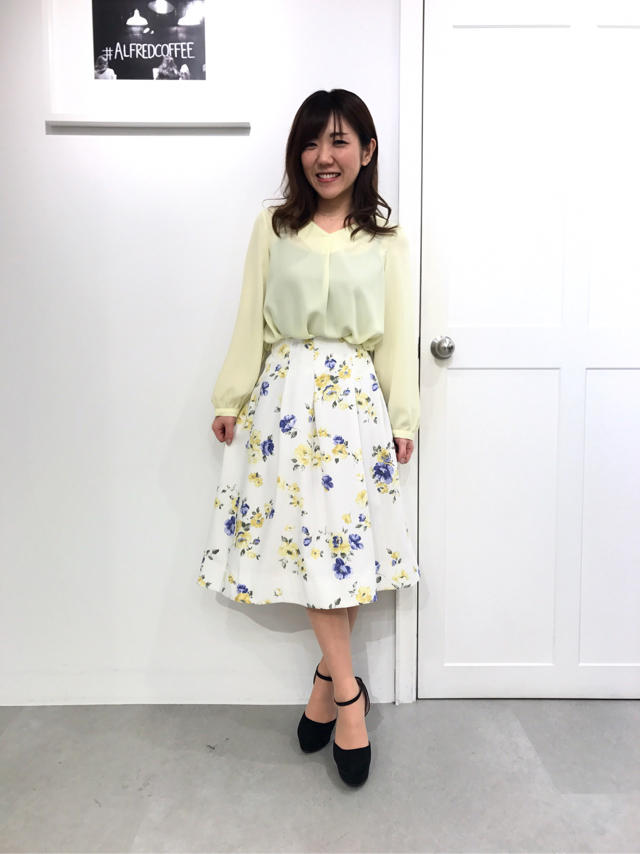 オールシーズン着たい☆ネックレスモチーフ付ブラウス