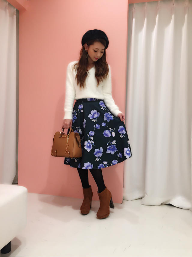 人気のTOPS&花柄ミモレスカート♡角南