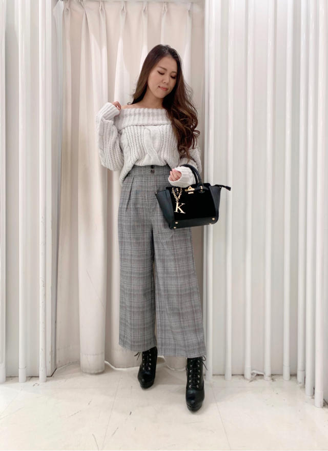 大人可愛いオフショルニット♡内田