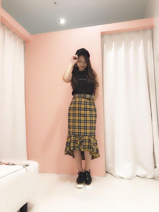 ロゴ刺繍ノースリニット&チューリップチェックスカート♡角南