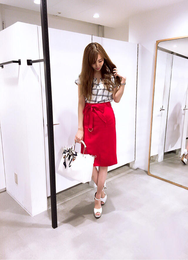 助川購入♡カタログ掲載タイトスカート٩꒰｡•◡•｡꒱۶本日JREポイント２倍DAY◡̈⃝♡