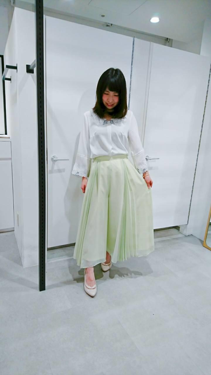 ★新作★カッティング刺繍袖フレアブラウス