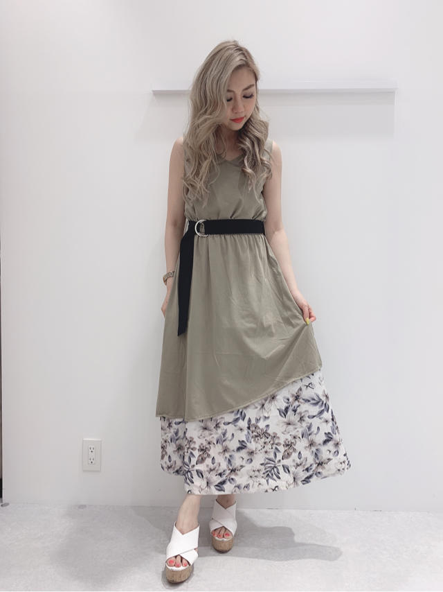 新作の裾花柄ワンピースご紹介♡