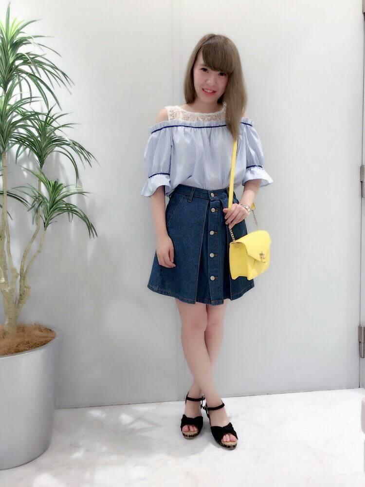 レースオフショルトップス♡