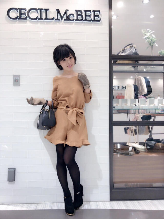 裾フリルロンパース♡