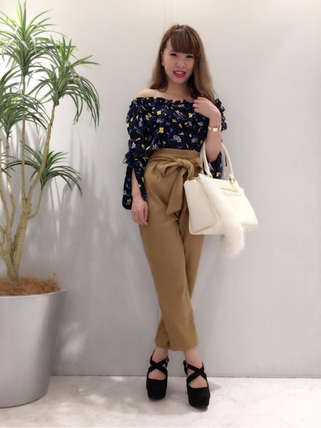 花柄オフショルブラウス（ゝ。∂）