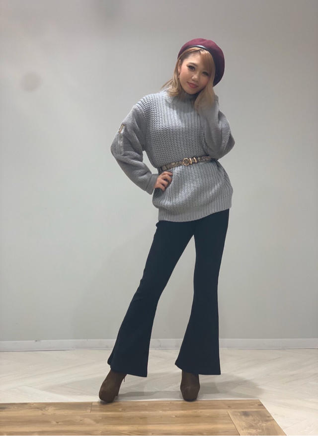 大人可愛さもプラスする袖ファーボトルネックニットが登場！✏︎miyabi