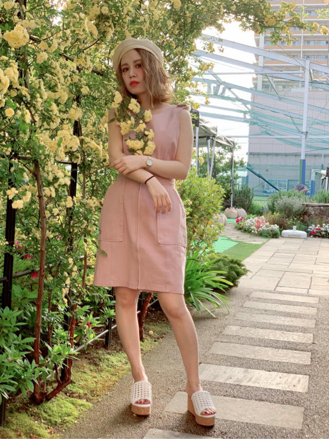 バックスタイルが色っぽ可愛いワンピース tomomi