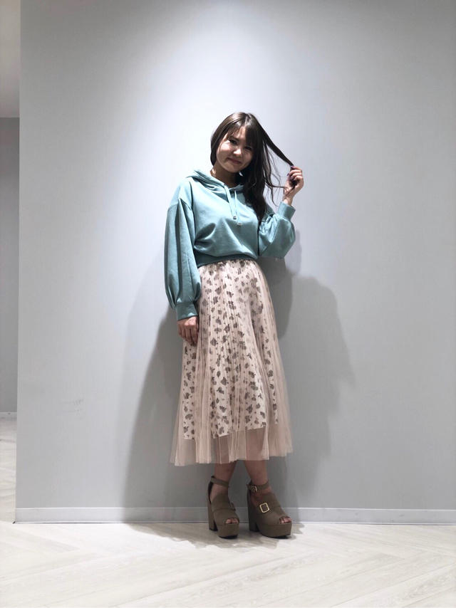 春っぽい花柄チュールスカートと、人気のパーカー❤️Aina