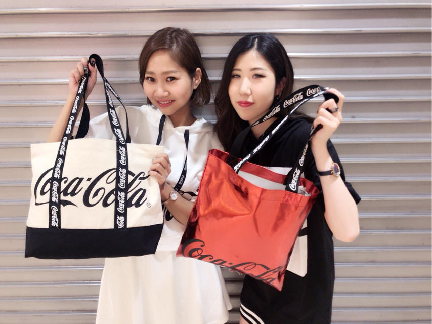 コカコーラコラボ本日ついに発売‼︎‼︎ロゴが目を惹くバッグ2種類♡✏︎maiko