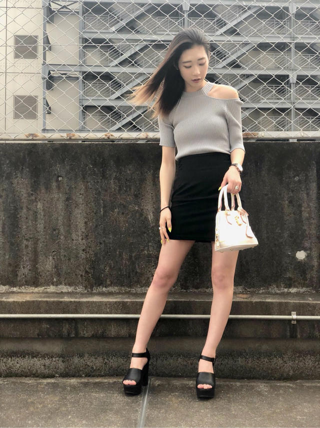 スッキリシルエットのタイトSK＊✏︎NANAMI