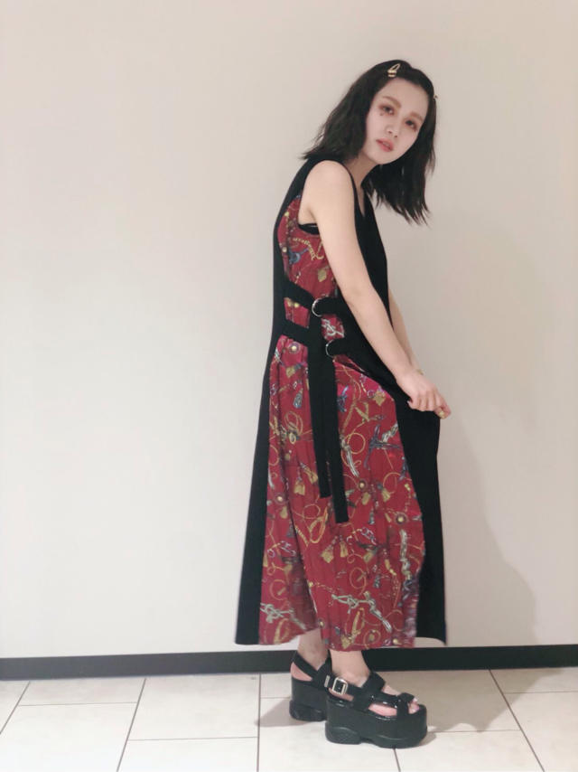 トレンドのスカーフ柄ワンピース   tomomi