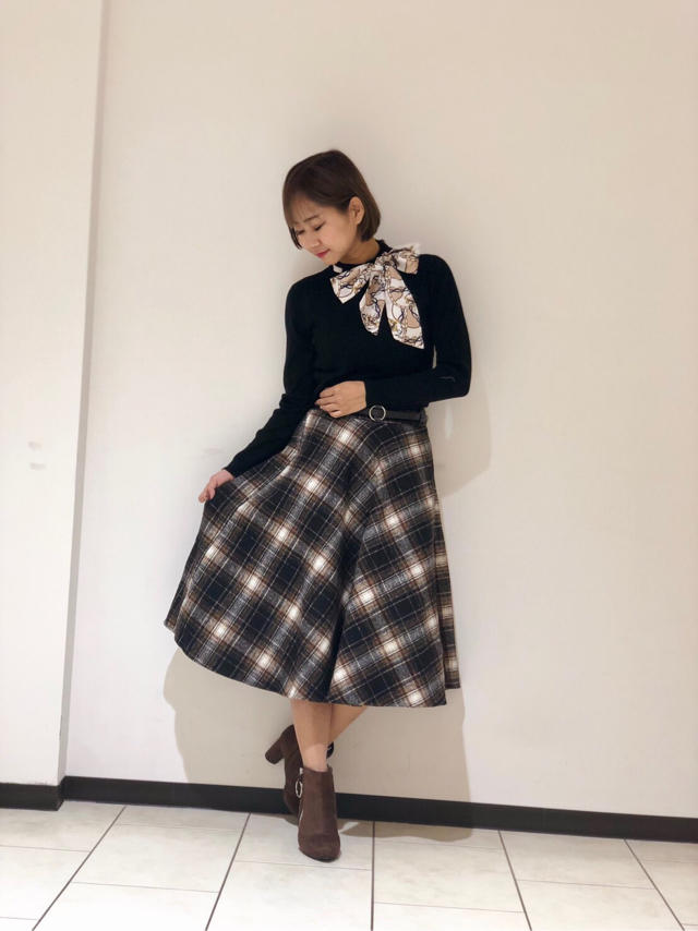 スカーフ付きニットと、チェック柄フレアスカートが登場！✏︎miyabi