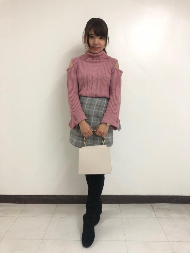 肩開きオフタートルニットコーデ♡rina