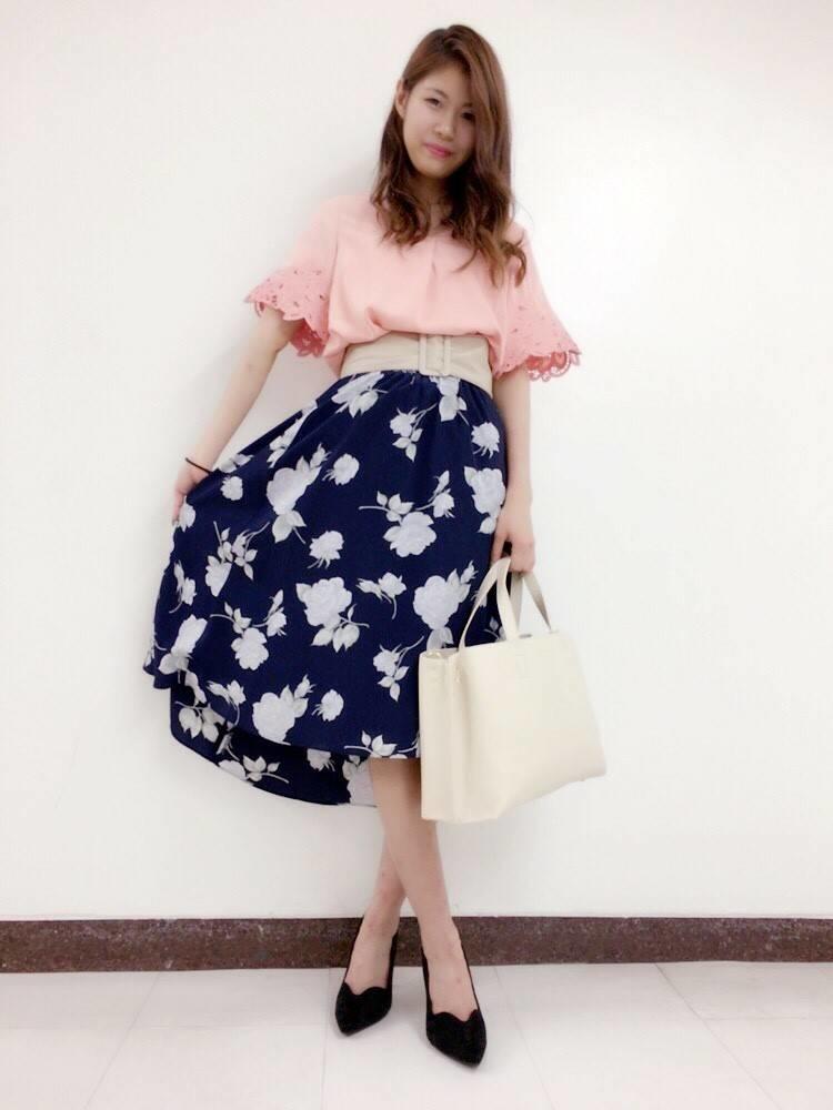 新作  レースブラウス&花柄スカート