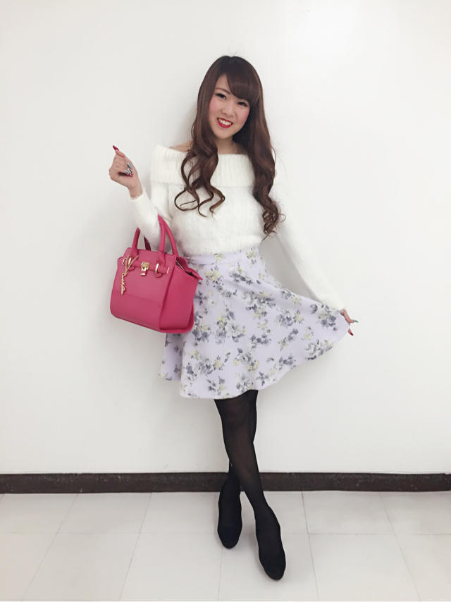 今年大流行♡シャギーニットでガーリーコーデ♡♡