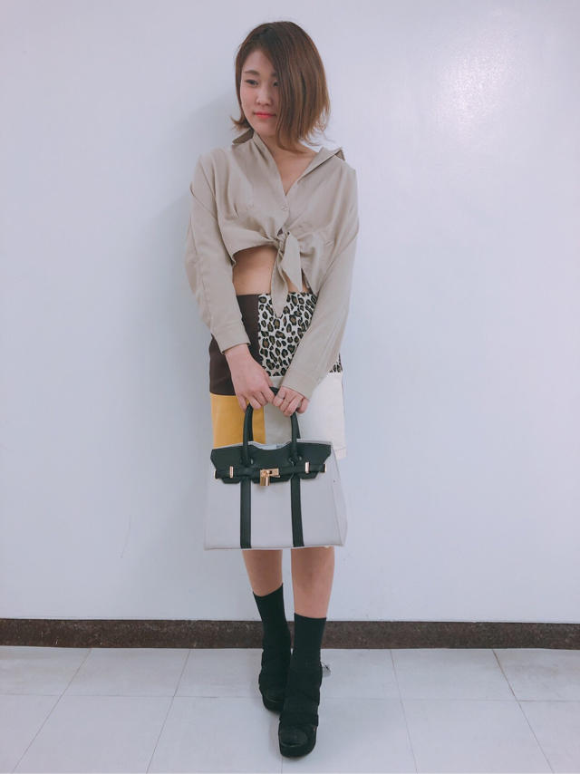 裾縛りシャツ♡はる
