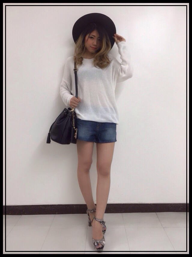 お友達とお出かけニットコーデ♡
