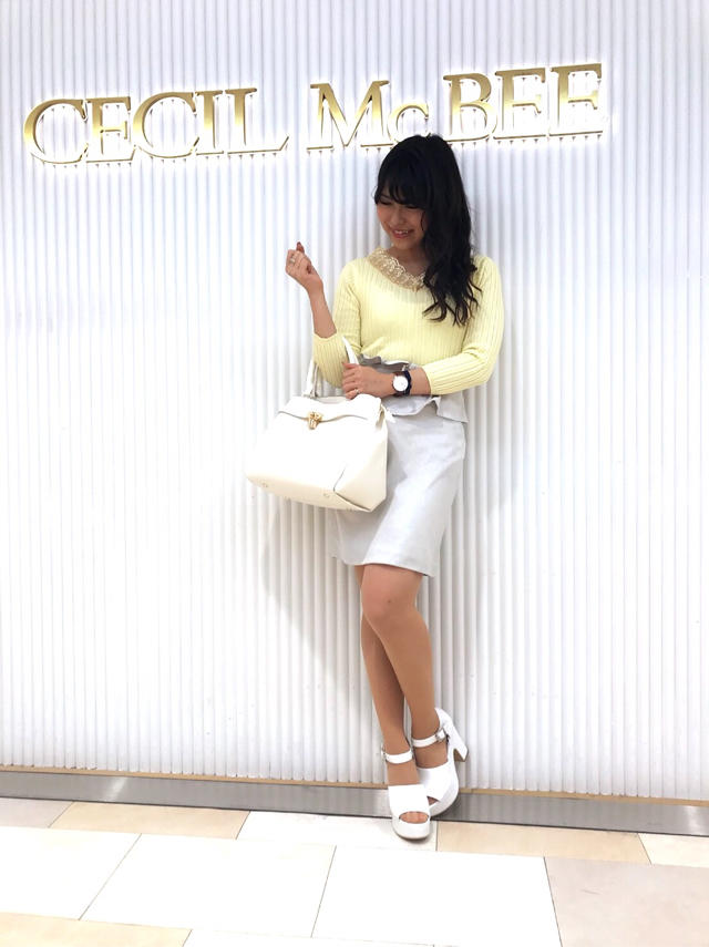 レースVネック♡Asami