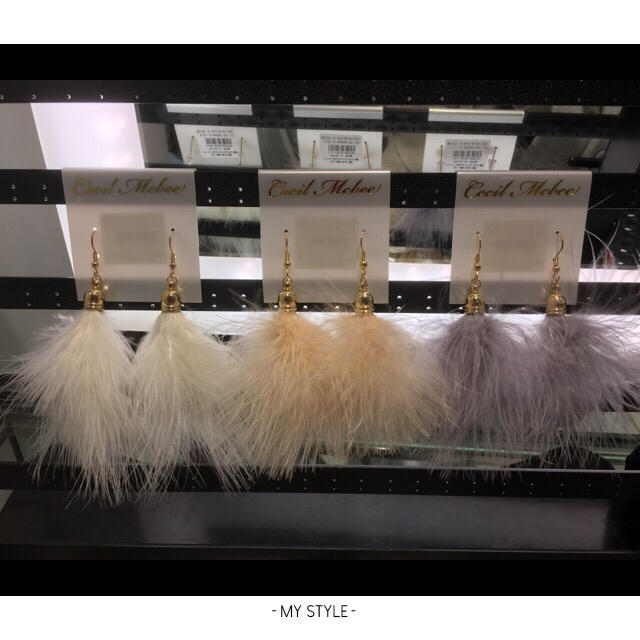 NEW❥❥❥ファー付きピアスʕ•̫͡•ʔ♬✧