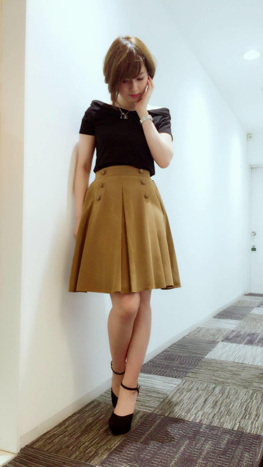 ベージュ×ブラックで上品コーデ♡平塚