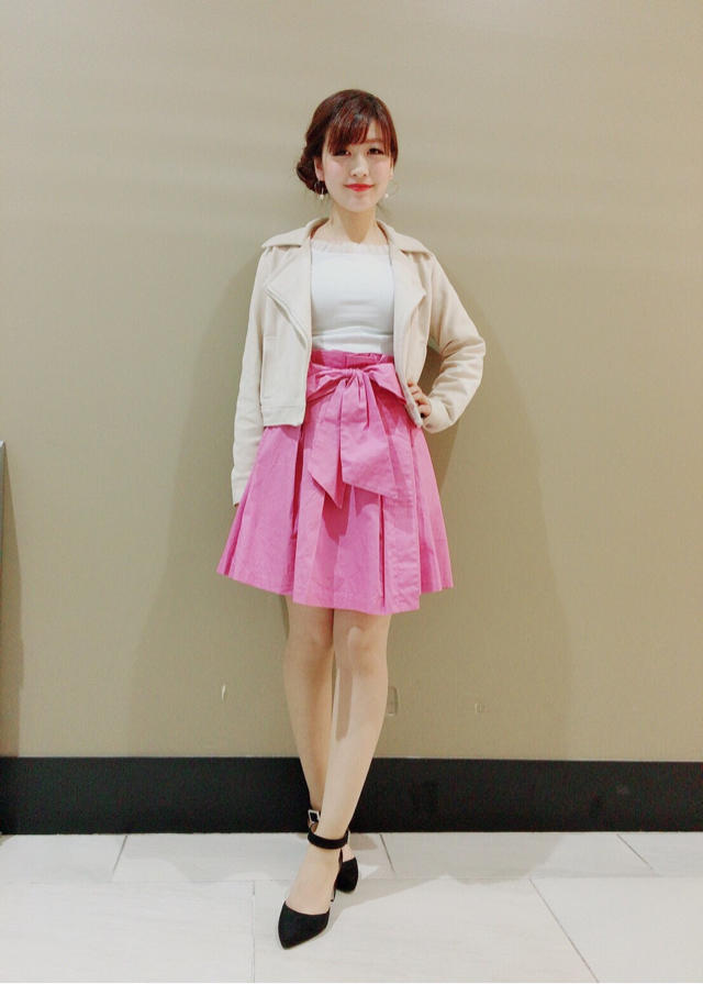 周りと被らない少し個性をみせるなら！襟元のチュールフリルトップス(*´∇｀*)♡