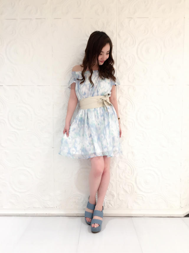 ぼかし花柄♡オフショルにも