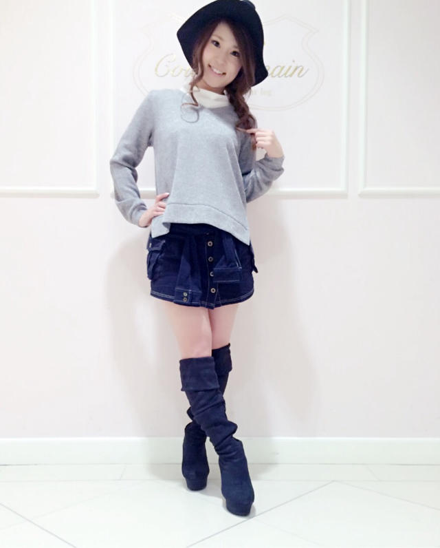 新作インナー付きVネックニット♡