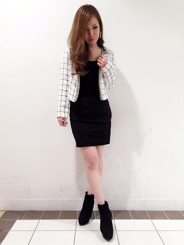 インナー付きチェーントリムジャケット×タイトスカート☆
