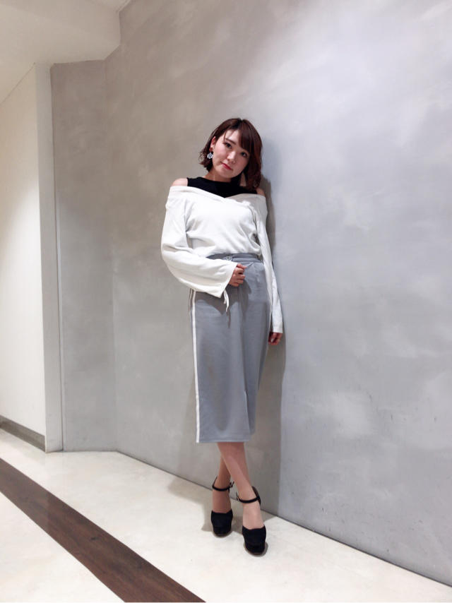 鈴木オススメの店頭コーデ♡スポーティーに仕上げたMIX感のあるスカート♡/鈴木