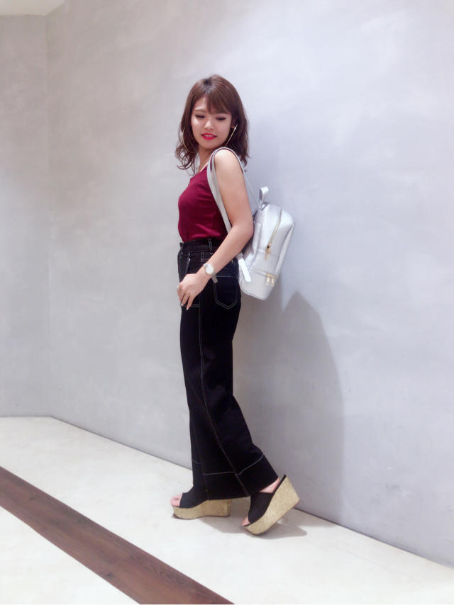 new arrival♪秋のカジュアルコーデ♡フロントZIPトップス×ホワイトステッチワイドパンツ♡ゆい