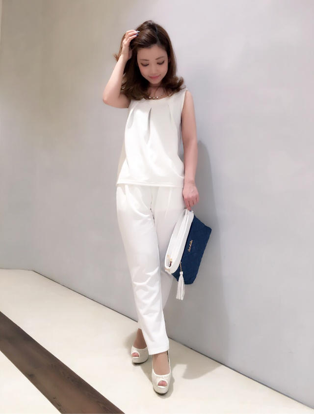 オールホワイトで大人女子CODE/各店店長達と♡興津
