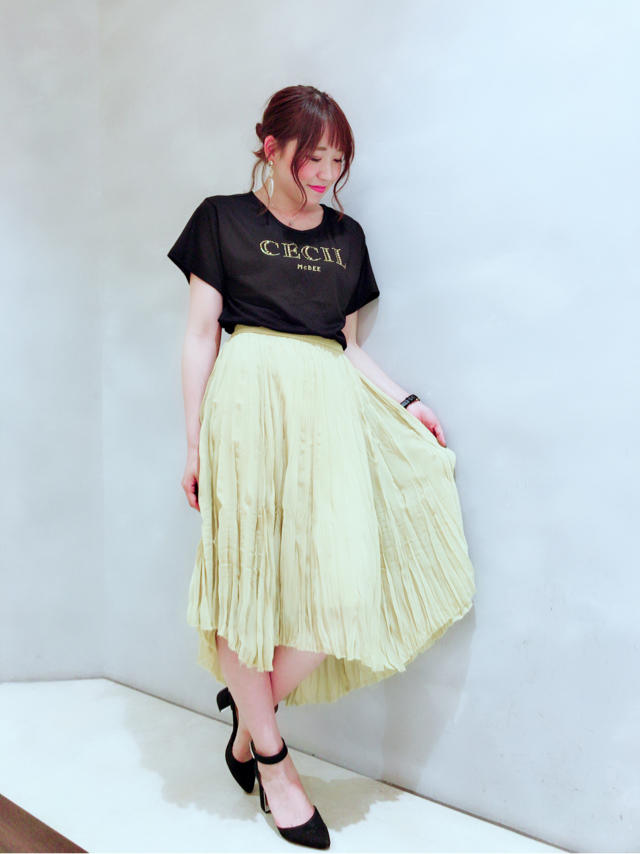 セール開催中♡新作のプリーツスカート&ロゴＴシャツコーデ♡/ディズニーの写真♡鈴木