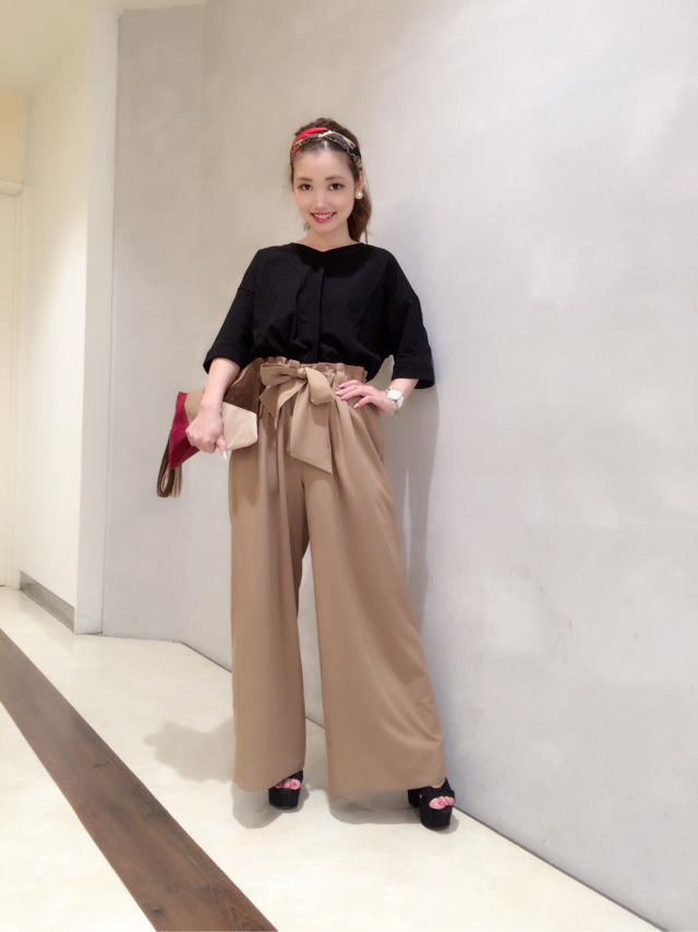 ゆったりシルエットTOPS×ワイドパンツでトレンドを押さえて♡女子会にもぴったり♡かもちゃんと2ショット♡興津